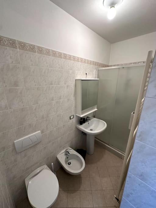 Comfy Apartment In Lecco 2 Luaran gambar