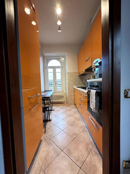 Comfy Apartment In Lecco 2 Luaran gambar